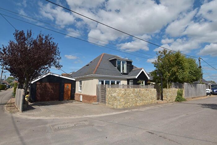 3 Bedroom Chalet For Sale In Raymoor Avenue, St. Marys Bay, Romney Marsh, TN29