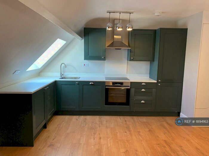 1 Bedroom Flat To Rent In London Road, Redhill, RH1