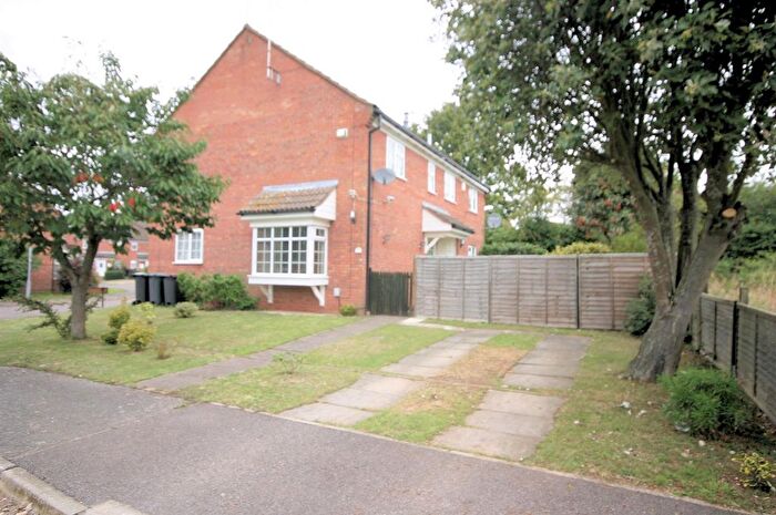 2 Bedroom Terraced House To Rent In Kelling Close, Warden Hills, Luton, LU2