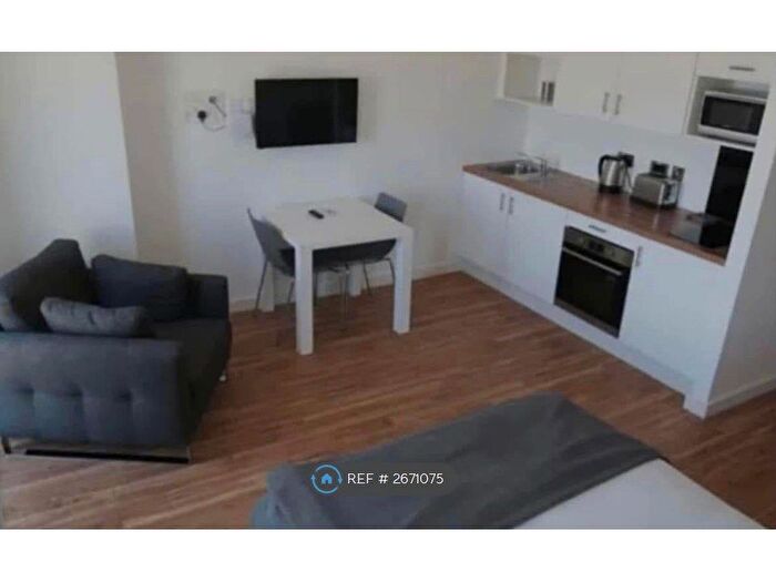 6 Bedroom Flat To Rent In Thompsons Yard, Wakefield, WF1