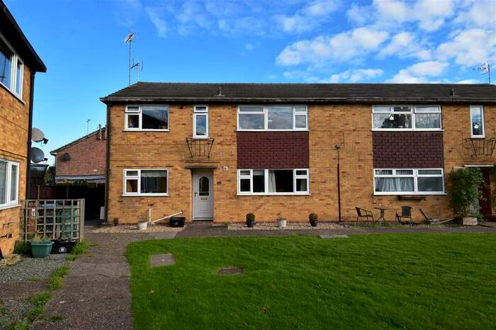 2 Bedroom Maisonette Flat To Rent In Victoria Close, Horley, RH6