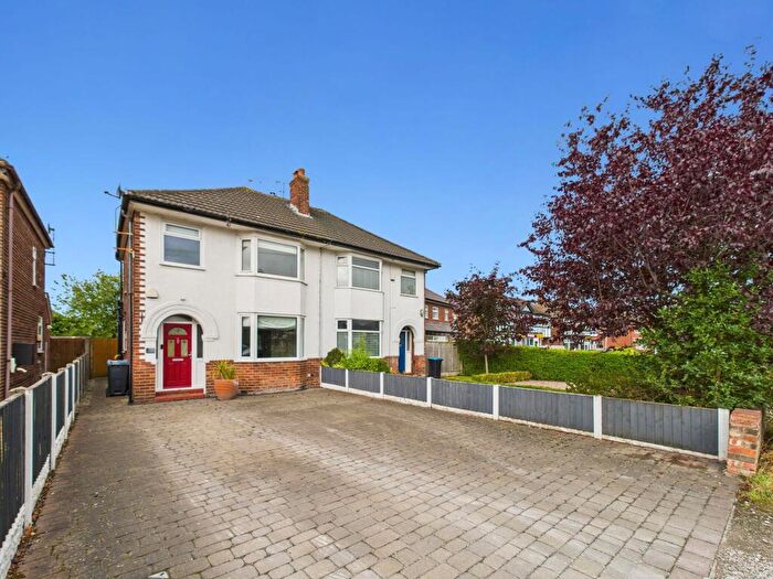 3 Bedroom Semi-Detached House For Sale In Chester Road, Huntington, CH3