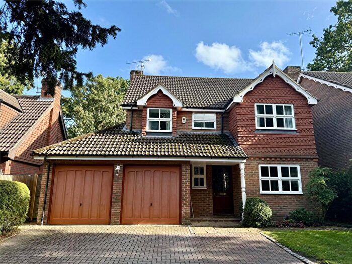 4 Bedroom Detached House To Rent In Redwood Walk, Surbiton, Surrey, KT6