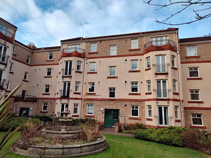 2 Bedroom Flat To Rent In Sinclair Gardens, Edinburgh, Midlothian, EH11
