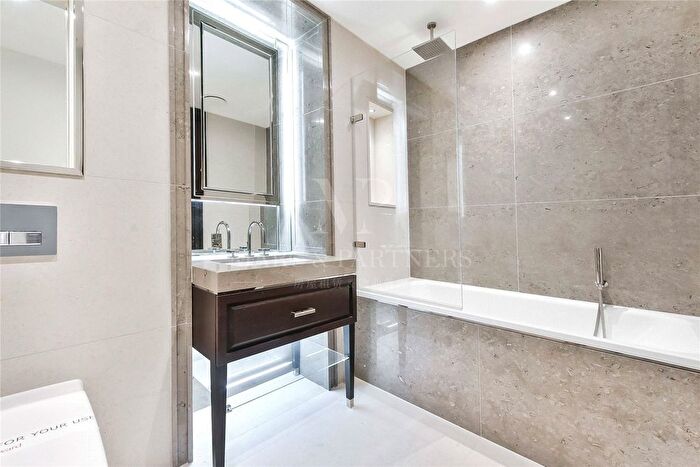 3 Bedroom Flat To Rent In The Strand, Westminster, London, WC2R