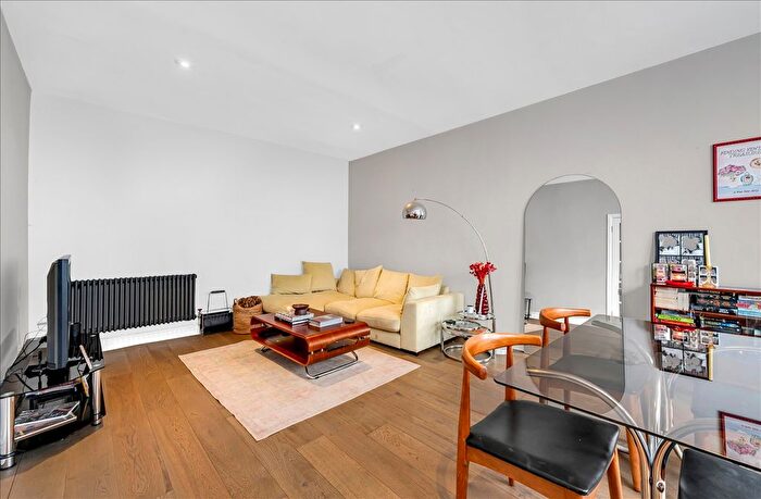 2 Bedroom Flat To Rent In Sinclair Road, London, W14