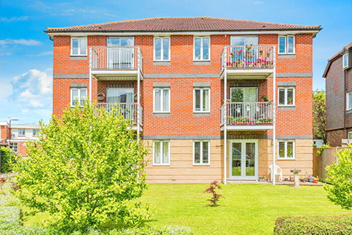 2 Bedroom Flat To Rent In Fair Oak Road, Fair Oak, Eastleigh, Hampshire, SO50