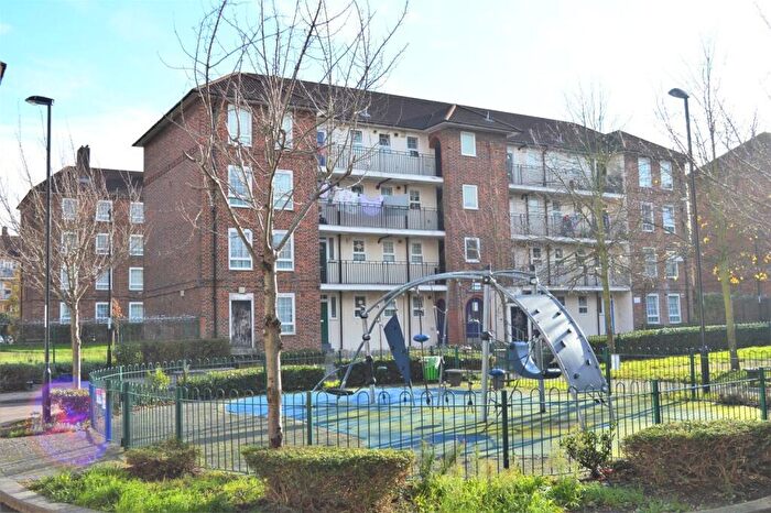 2 Bedroom Flat For Sale In Barville Close, London, SE4