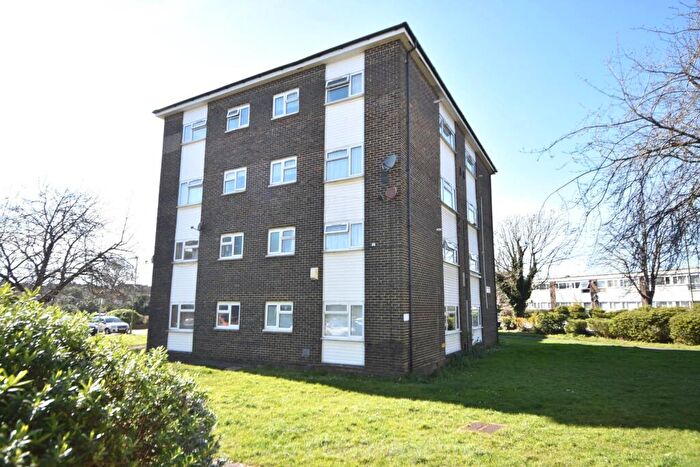 2 Bedroom Flat For Sale In The Anchorage, Gosport, PO12