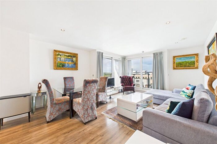 2 Bedroom Flat To Rent In High Street, Uxbridge, Middlesex, UB8