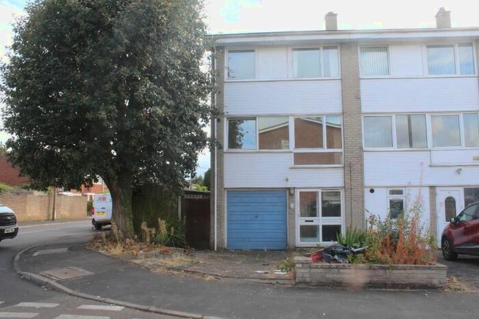 4 Bedroom Town House To Rent In Cowdray Way, Elm Park, Essex, RM12