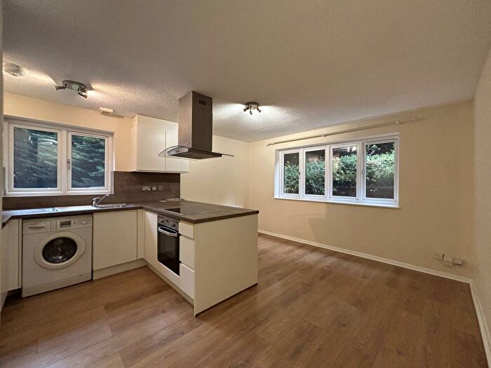 1 Bedroom Flat To Rent In Mulberry Close, Luton, Bedfordshire, LU1