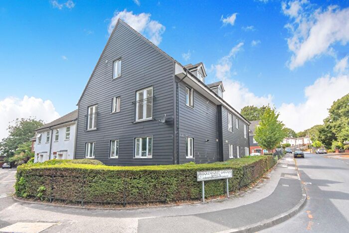 2 Bedroom Flat For Sale In Marmion Road, Nottingham, NG3
