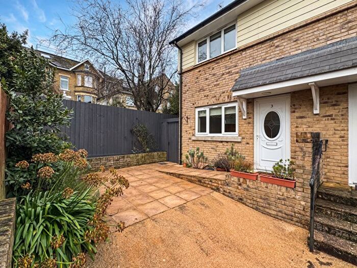 2 Bedroom Terraced House To Rent In Trent Mews, Cowes, PO31