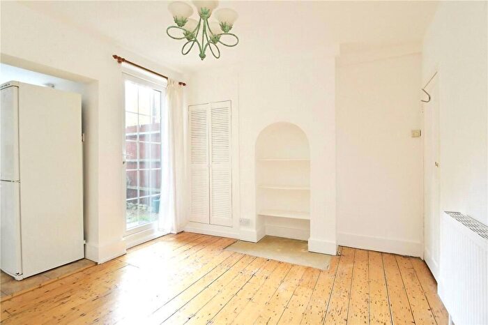 2 Bedroom Property For Sale In Archdale Road, London, SE22