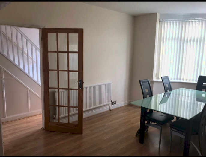 3 Bedroom Semi-Detached House To Rent In Sibson Road, Leicester, LE4