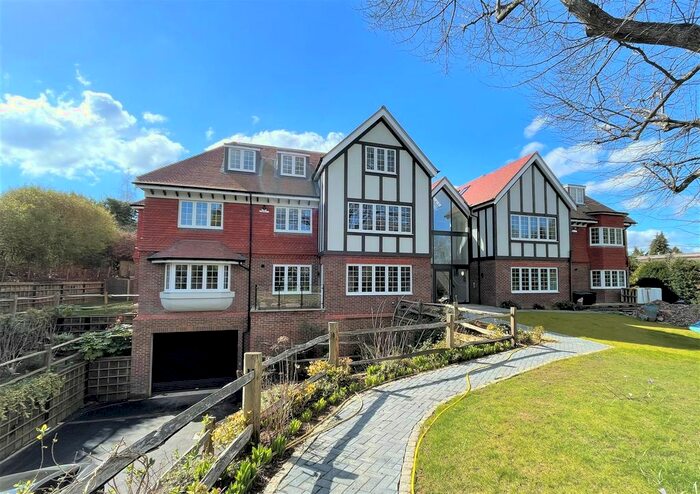 2 Bedroom Flat To Rent In Waterhouse Lane, Kingswood, Tadworth, KT20