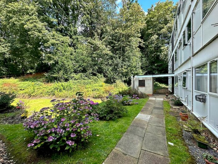 2 Bedroom Flat To Rent In Cameron Close, Warley, Brentwood, CM14