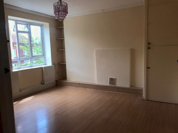 3 Bedroom Flat To Rent In Woodberry Down Estate, Kilpeck House, London, N4
