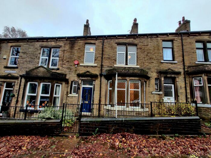 4 Bedroom Terraced House To Rent In Rufford Place, Halifax, HX3