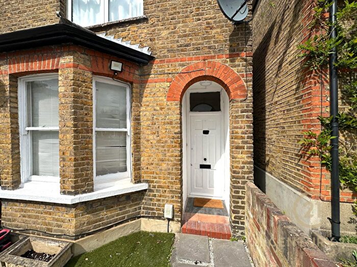 3 Bedroom Detached House For Sale In Alfred Road, Kingston Upon Thames, KT1