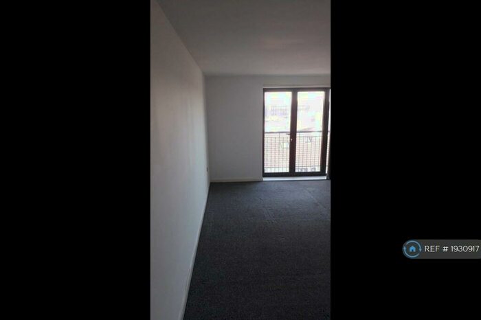 1 Bedroom Flat To Rent In Willow Court, Slough, SL3