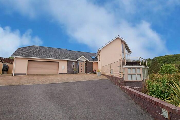 4 Bedroom Detached House For Sale In Tresaith, Cardigan, SA43