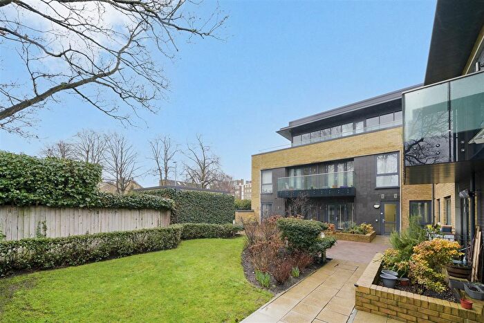 2 Bedroom Flat To Rent In Linnet Court, Westleigh Avenue, London, SW15