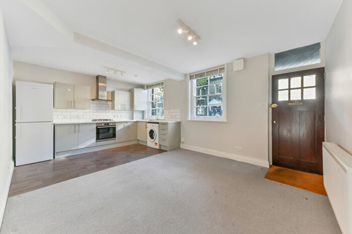 1 Bedroom Flat To Rent In Merrow Street, Walworth Village, London, SE17