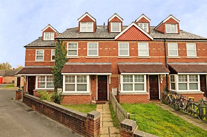 4 Bedroom House To Rent In Hodges Court, OX1