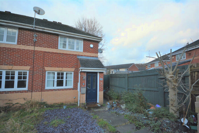 2 Bedroom End Of Terrace House To Rent In A Tideway Close, Salford, M7