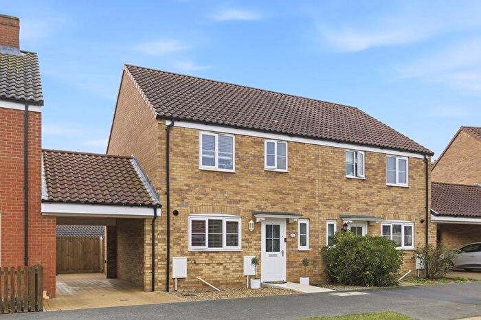 3 Bedroom Semi-Detached House For Sale In Coachmaker Way, Hethersett, NR9