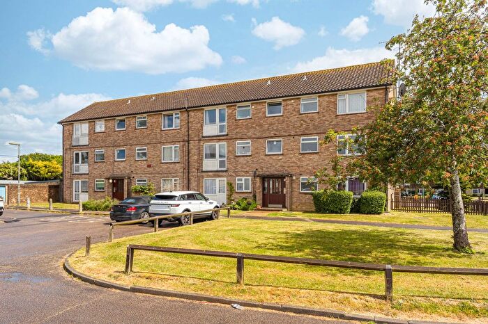 1 Bedroom Flat For Sale In Court Lodge Road, Horley, RH6