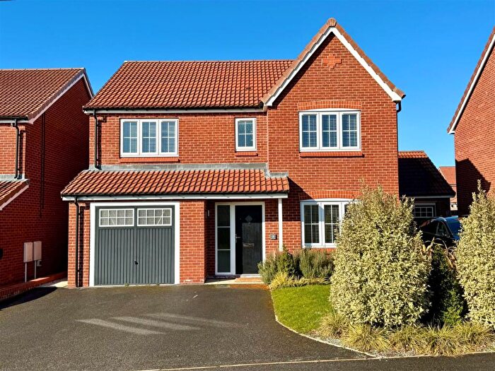 4 Bedroom Detached House For Sale In Webb Green, Swanland, HU14