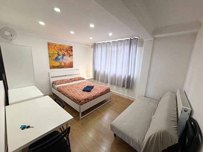 3 Bedroom Flat To Rent In Morley Street, London, SE1