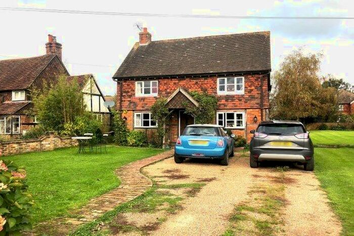 3 Bedroom Detached House To Rent In Horley Row, Horley RH6