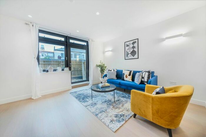 1 Bedroom Flat To Rent In New Horizons Court, Brentford, TW8