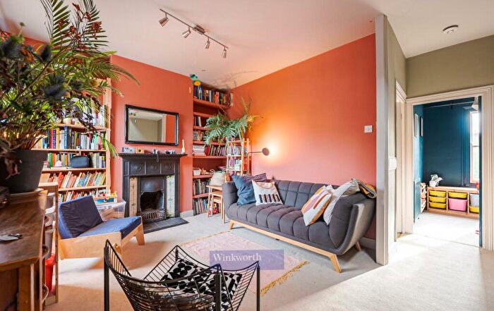 2 Bedroom Flat To Rent In Aylesbury Road, SE17