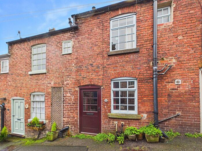 2 Bedroom Cottage For Sale In Chapel Lane, Wirksworth, DE4