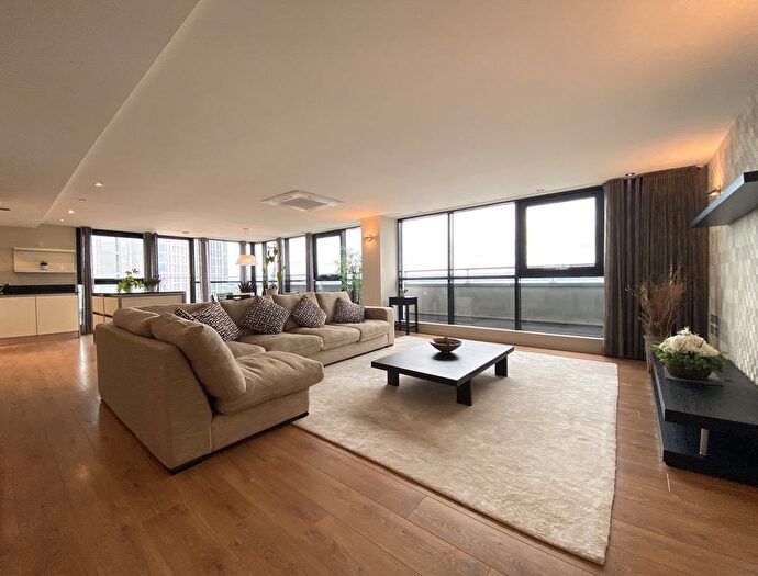 2 Bedroom Flat To Rent In Tempus Tower, Mirabel Street, Manchester, M3