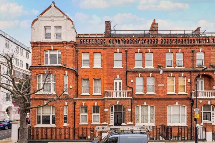 2 Bedroom Flat To Rent In Perham Road, London, W14