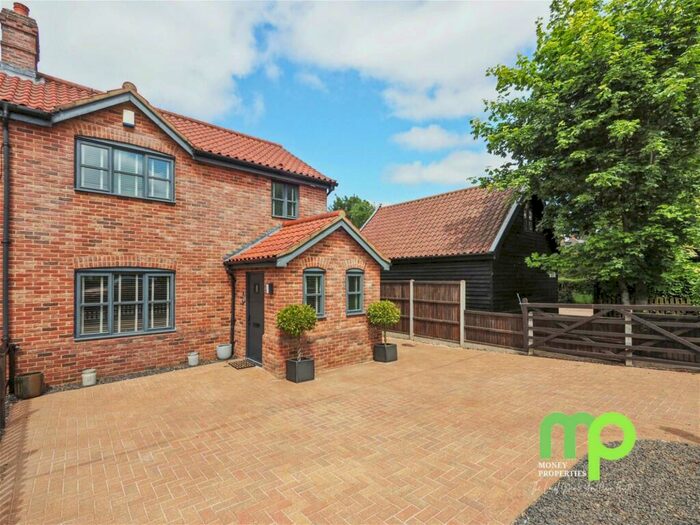 3 Bedroom Semi-Detached House For Sale In B The Street Ashwellthorpe, NR16
