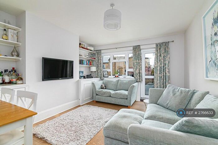 3 Bedroom Flat To Rent In Westbridge House, London, SW11