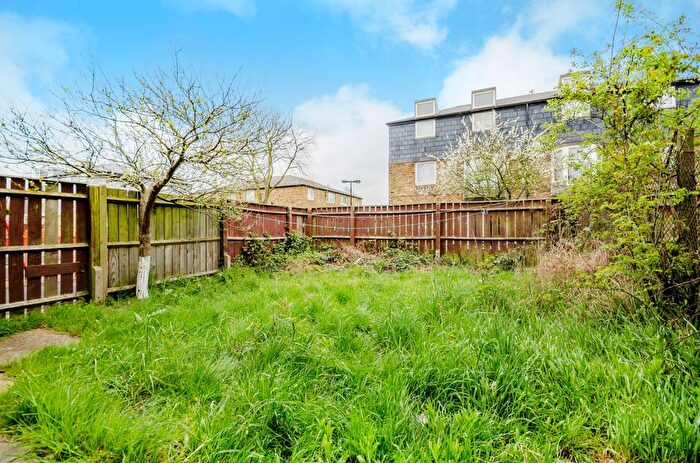 4 Bedroom Semi-detached House For Sale In Warren Close, West Dulwich, London, SE21