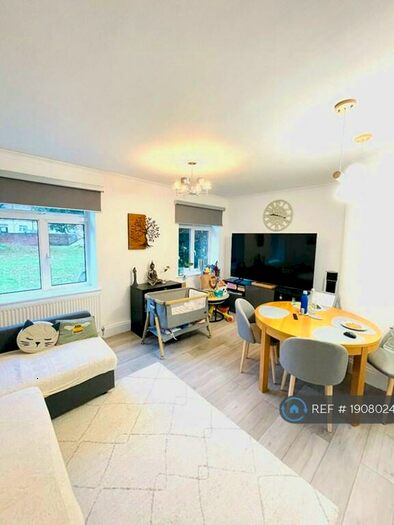 2 Bedroom Flat To Rent In Bromleigh Court, London, SE23