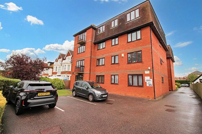 2 Bedroom Flat To Rent In Osbourne House, Imperial Avenue, Westcliff On Sea, SS0