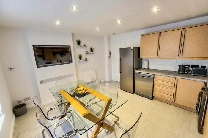 4 Bedroom Flat To Rent In Blandfield, Edinburgh, EH7