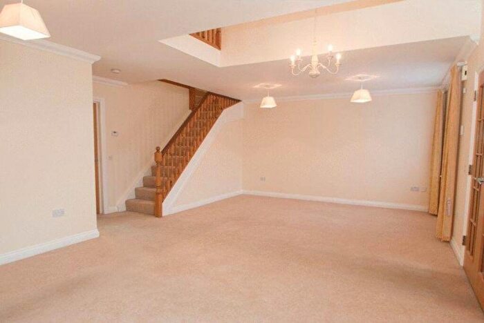 5 Bedroom House To Rent In Willowmead Close, Runcton, PO20