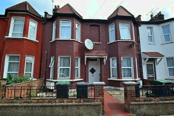 1 Bedroom Flat To Rent In Carlingford Road, London, N15