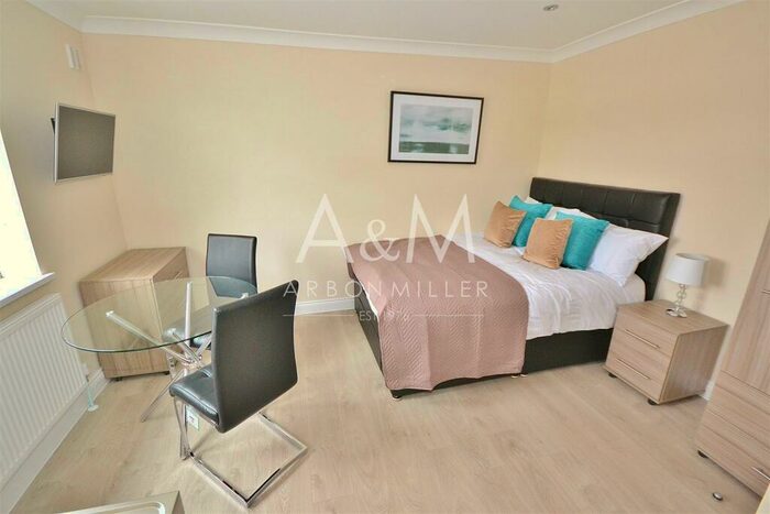 Studio To Rent In Clayhall, IG5